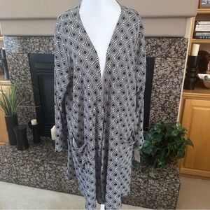 LuLaRoe Caroline Cardigan XL 18-20 Black & White Geometric Design w Pockets NWT